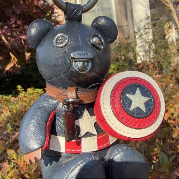 COACH MARVEL CAPTAIN AMERICA COLLECTIBLE BEAR BAG CHARM (2752) - Picture 4 of 11